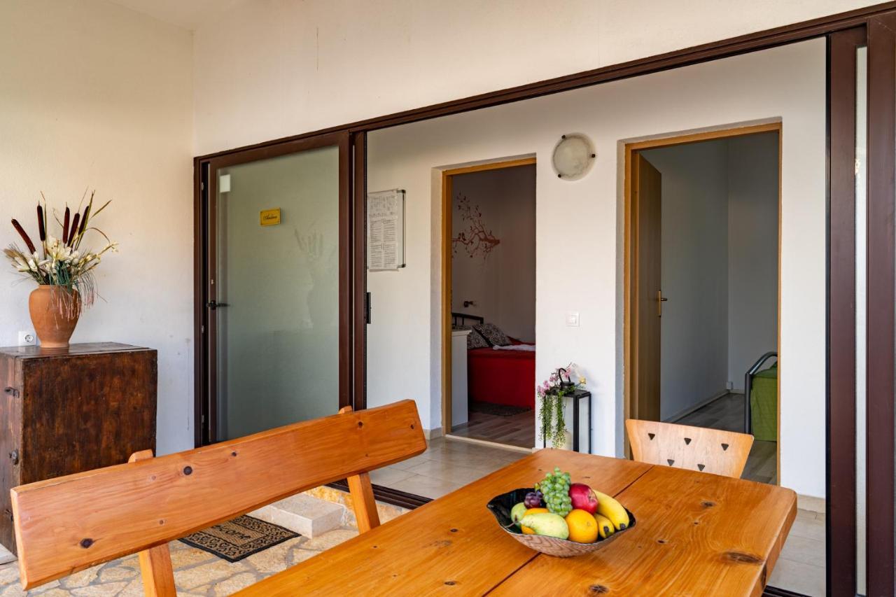 Holiday Home Kerniat Pula Luaran gambar