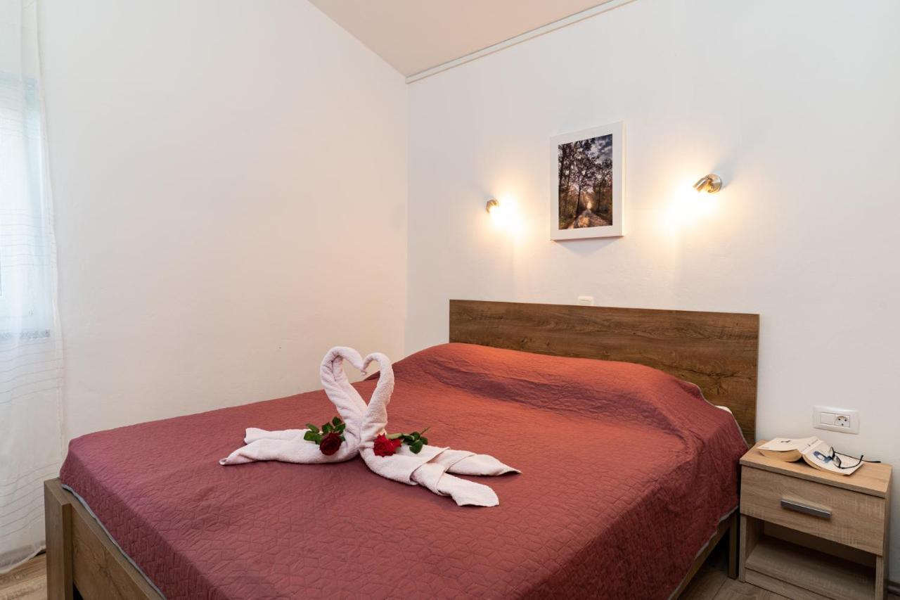 Holiday Home Kerniat Pula Luaran gambar