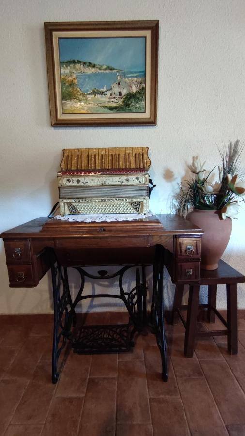 Holiday Home Kerniat Pula Luaran gambar
